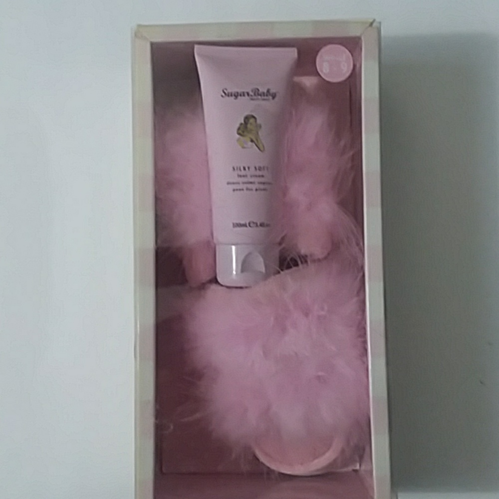 Vtg Sugar baby pretty sweet feet slippers & lotio